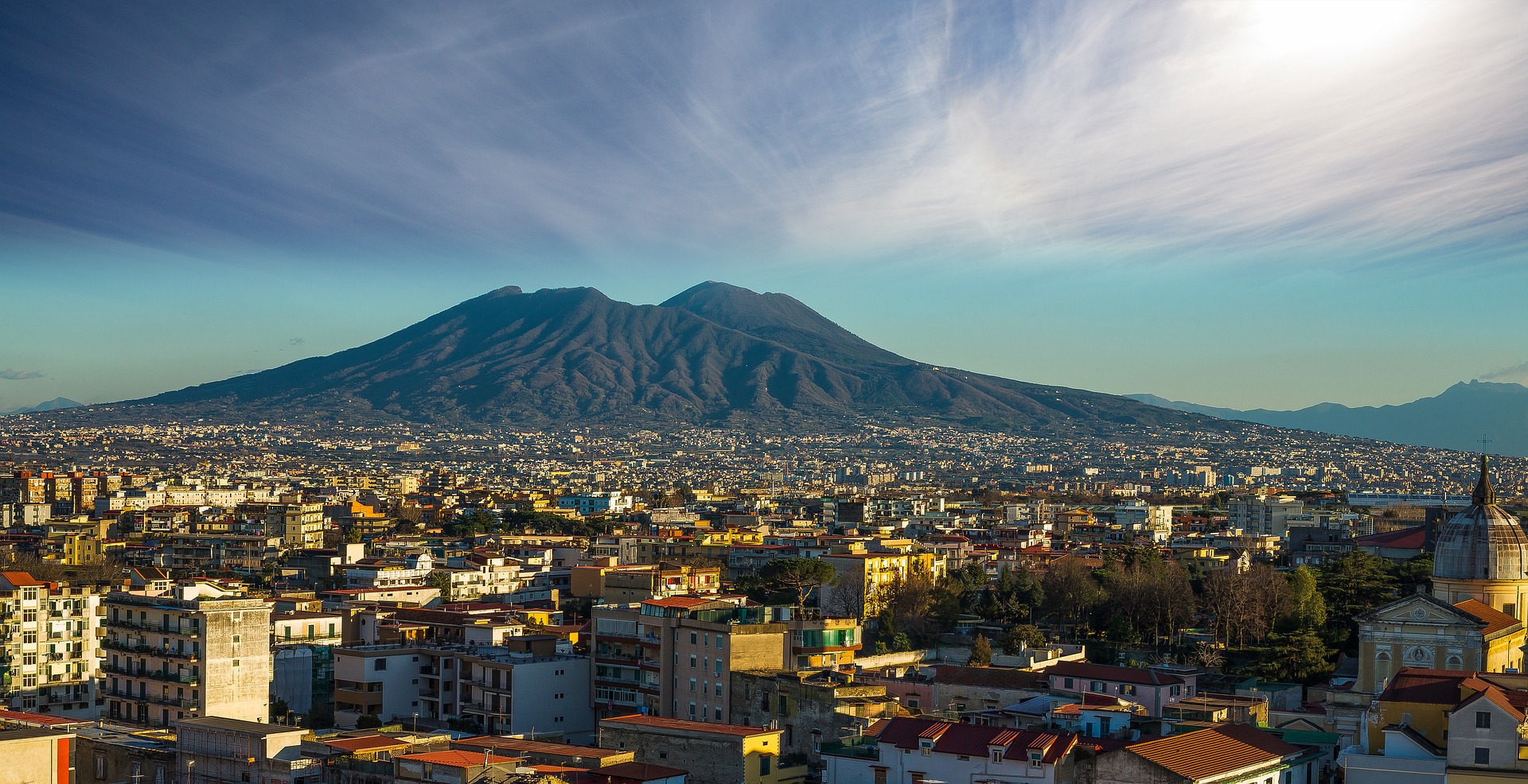 Notaio a Napoli: destreggiarsi tra gli studi notarili in città