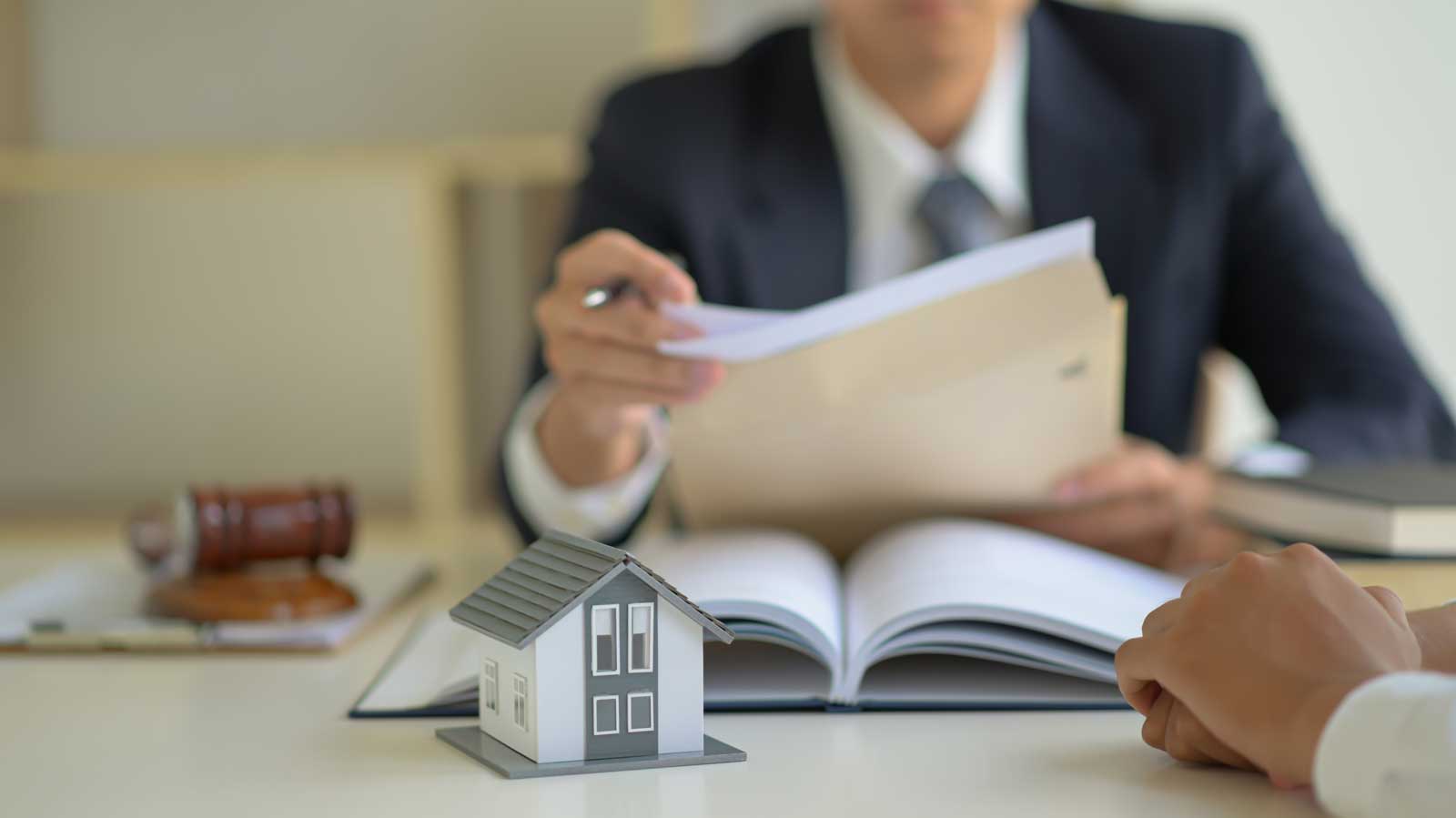 Acquistare casa: il ruolo del Notaio nella compravendita immobiliare e i documenti necessari