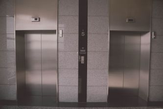 Comprare casa dal notaio con o senza ascensore?