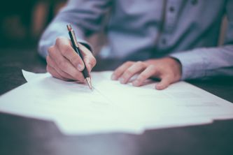 La differenza tra trascrizione e registrazione del contratto preliminare